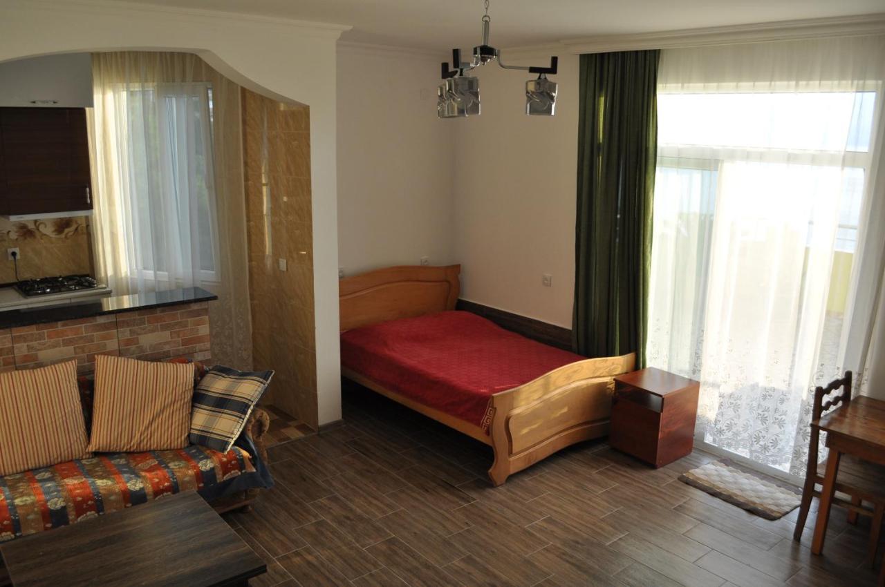 Akhmed Guest House Kvariati Exterior photo